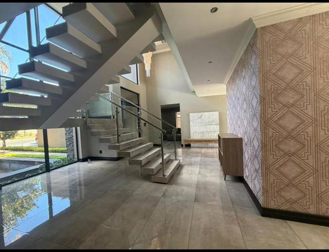 5 BEDROOM HOUSE FOR SALE IN BLUE VALLEY GOLF ESTATE